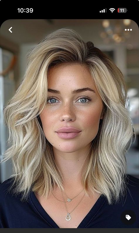 Blonde Round Face Hairstyles, Fall Blonde Pale Skin, Short Bayalage Blond, Medium Length Blonde Wavy Hair, Half Lange Bob, Haircuts Without Layers, Blonde Collar Bone Length Hair, Mid Length Blonde Hair With Layers, Hair Transformation Before And After