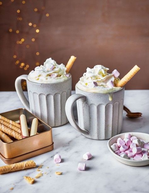 White hot chocolate Fermented Hot Sauce Recipe, Best Christmas Cocktails, Nutella Hot Chocolate, Homemade Hot Sauce, Chocolate Torte, Hot Sauce Recipes, Chocolate Souffle, White Hot Chocolate, Christmas Hot Chocolate