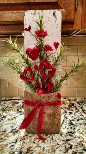 Valentines Restroom Decor, Diy Vintage Valentine Decorations, Christian Valentines Decorations, Cheap Diy Valentines Decor, Diy Valentines Door Hanger, Valentine Arrangements Diy, Wood Valentines Decor, Valentines Dough Bowl Decor, Valentine Centerpieces Diy