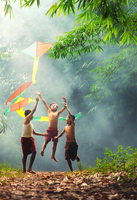 Chasing Our Dreams by GregoriusSuhartoyo Flying Kites, Sejarah Kuno, Foto Kids, Go Fly A Kite, Winter Vacation, Jolie Photo, In The Woods, Children Photography, Belle Photo