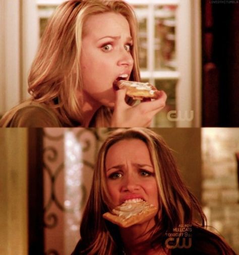 23 Things That All 'One Tree Hill' Fans Can Agree On Toaster Pastries, Toaster Strudel, Three Hills, Quinn James, Toaster Pastry, Shantel Vansanten, Hilarie Burton, Peyton Sawyer, Brooke Davis