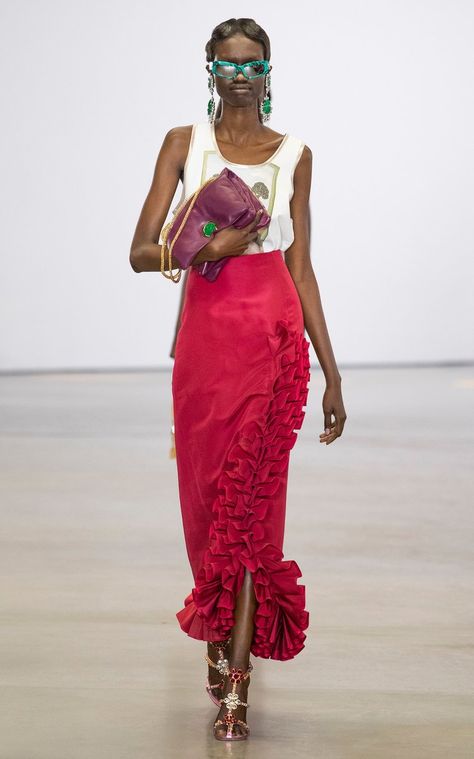 Women's Giambattista Valli Spring Summer 2023 Collection | Moda Operandi Skirt 2023 Trend Summer, 2023 Spring Fashion Trends For Women, Red Pencil Skirts, 2023 Spring Fashion Trends, Runway 2023, Skirts 2023, Prom Skirt, Red Pencil Skirt, Red Pencil