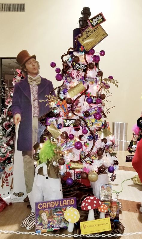 Willy Wonka Tree, Willy Wonka Christmas Decorations, Willy Wonka Christmas Tree, Wonka Christmas Tree, Wonka Christmas, Funny Christmas Tree, Christmas Tree Decorating Themes, Tree Themes, Alternative Christmas