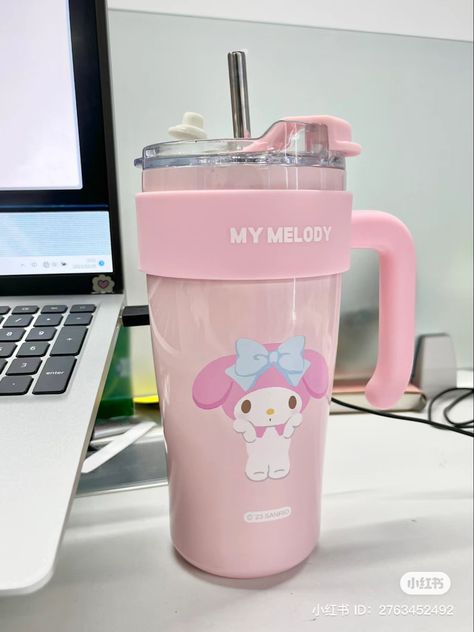 My Melody Water Bottle, My Melody Things, Cute Water Bottles Aesthetic, Tumbler Aesthetics, Water Bottle Aesthetic, Kotak Bento, Kawaii Cups, Pink Water Bottle, Cute Stationary School Supplies