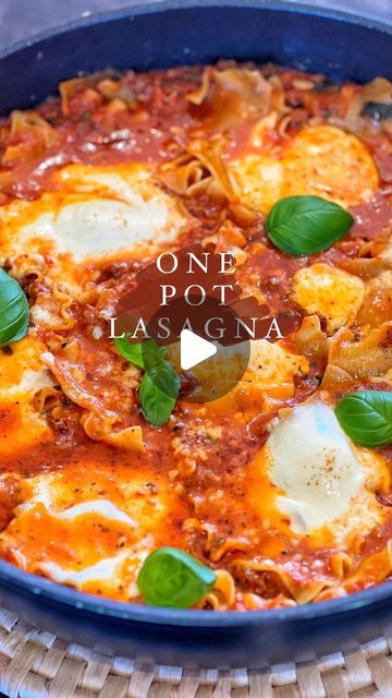 Taghrid Ahmad on Instagram: "One Pot Lasagna, where have you been all my life ? This took 30 min 😱 + 1 pan!! When @simple.home.edit shared this it was right up my alley I had to try it & boy did it deliver 🤤 for her recipe go check out her page otherwise find my mish mash below ⬇️ this lasagna doesn’t have bechamel rather it’s topped with mozerella & parmesan, feel free to play around with it! If you can’t find the mini lasagna pasta, break up regular pasta sheets & dunk them in! Here’s my basic lasagna recipe which I’ve adapted to fit into a deep stove top pan, left out mushrooms & celery out this time but feel free to add whatever! One Pan Lasagna 600g beef mince 250g or half a bag of mini lasagna pasta @trimsfreshmerrylands 1 large onion finely diced 3 cloves crushed garlic 1 la Mini Lasagna Recipe, Individual Lasagna Squares, Lasagna One Pot Stove Top, Fresh Lasagna Sheets, One Pan Lasagna, One Pot Lasagna, Pan Lasagna, Mini Lasagna, It Boy