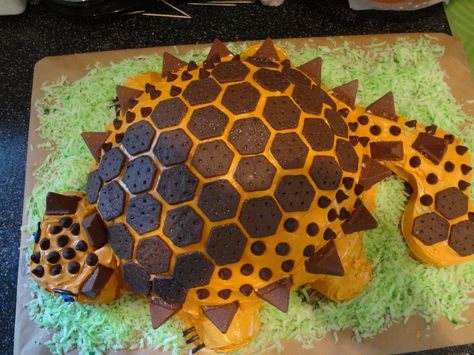 I made an Ankylosaurus dinosaur cake for my son's 2nd Birthday. Ankylosaurus Cake, Bumpy Cake, Kid Cakes, 6th Birthday Cakes, Dino Cake, Cupcakes For Boys, Dino Birthday Party, Cupcake Birthday Cake, Dinosaur Cake