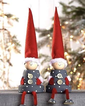 Cute Flower Pots, Flower Pot Crafts, Handmade Christmas Crafts, Christmas Crafts To Make, Fun Christmas Crafts, Christmas Clay, Easy Christmas Decorations, Clay Pot Crafts, Holiday Crafts Christmas