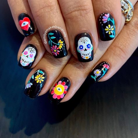 E M I L Y G I L M O U R’s Instagram post: “🌸Day of the Dead 🌼 Día de Muertos🌺 @ninachka3 . Inspo: @nail.mouse . . . #nails #nailart #nailartist #nailtech #naildesign #nailedit…” Sugar Skull Nails, Mexican Nails, Skull Nail Art, Coco Nails, Nails Marble, Holloween Nails, Angel Nails, Skull Nails, Marble Falls