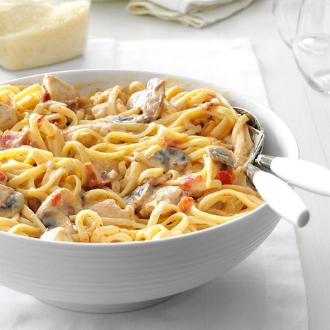 Pasta Recipe With Chicken, Chipotle Pasta, Chicken Chipotle, Pasta And Chicken, Creamy Chicken Pasta Recipes, Noodles And Company, Recipe With Chicken, Buffalo Chicken Pasta, Creamy Pasta Recipes