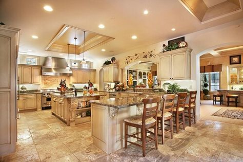 Spacious kitchen Kitchen Window Design, Traditional Kitchens, Huge Kitchen, Spacious Kitchen, Kitchen Floor Plans, Pretty Kitchen, Big Kitchen, Kitchen Designs Layout, Luxury Kitchen Design