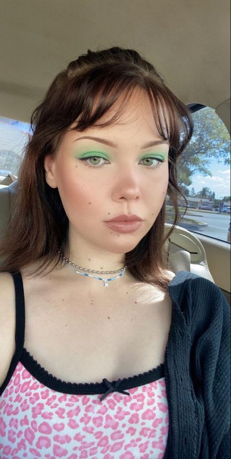 2000s Green Makeup, 2000 Eyebrows, 90’s Eyebrows, 2000s Brows, 2000s Eyebrows, Lunar Makeup, Y2k Eyebrows, 90s Brows, 90s Eyebrows