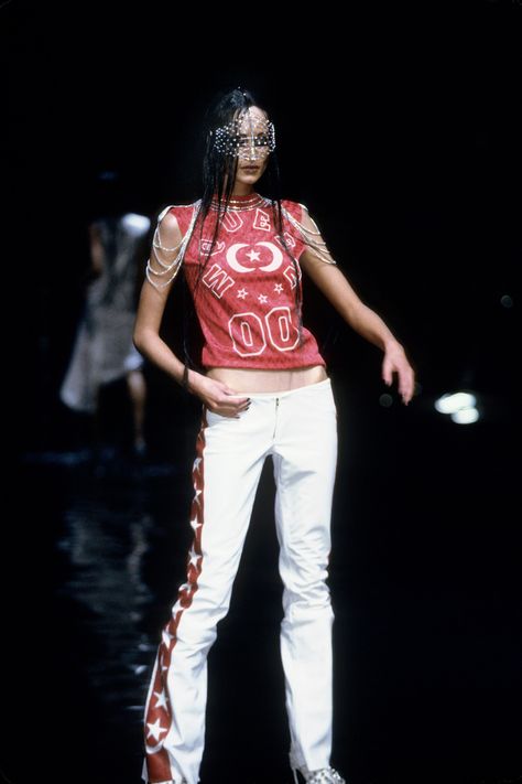 Alexander Mcqueen 2000s, Alexander Mcqueen 90s, Alexander Mcqueen Savage Beauty, 2000s Outfit, 2000s Outfits, Fashion Show Collection, 2000s Fashion, Spring Outfit, Runway Fashion