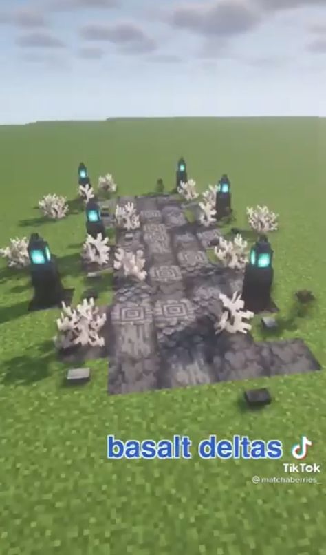 Tables Minecraft Ideas, Skeleton Horse Stable Minecraft, Ghost Minecraft Banner, Gothic Bridge Minecraft, Spooky Minecraft Decor, Minecraft Water Statue, Minecraft Nether Village, Minecraft Spooky Decoration, Minecraft Nether Decorations