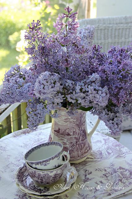 Aiken House & Gardens: Lilacs & Transferware Lavender Cottage, Lavender Aesthetic, Flower Centerpiece, House Gardens, Flowers In A Vase, All Things Purple, Deco Floral, Soft Summer, Arte Floral