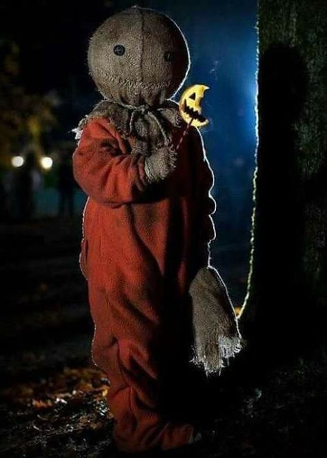 Trick 'r Treat "Sam" Trick Or Treat Movie, Trick R Treat Movie, Horror Movie Scenes, Helloween Wallpaper, Sam Trick R Treat, Horror Fanatic, Horror Photos, Horror Costume, Scary Movie Characters