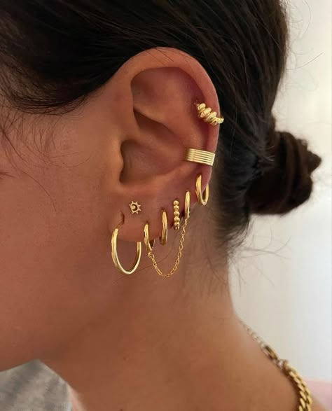 Cool Ear Piercings, Pretty Ear Piercings, Cute Ear Piercings, Ear Style, Luxe Jewelry, Jewelry Accessories Ideas, Dope Jewelry, Jewelry Fashion Trends, Classy Jewelry