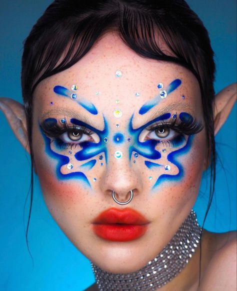 Blue Creative Makeup, Mask Eye Makeup, Futuristic Makeup Looks, Jellyfish Makeup, Futuristic Makeup, Water Makeup, Fish Makeup, Alien Makeup, Artsy Makeup