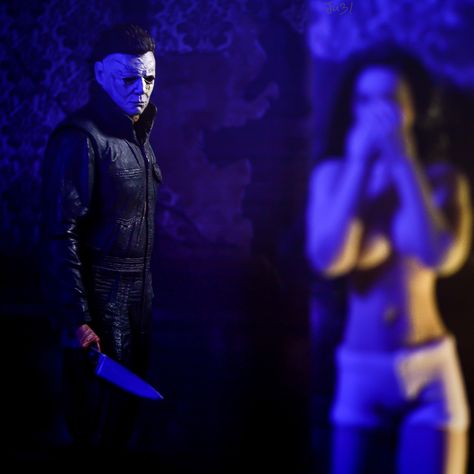 Halloween Michael Myers figure made by Neca. Female figure by Phicen Villain Vibes, Michelle Myers, Halloween Kills, Halloween Michael Myers, Toy Photography, Halloween Photo, Twitter Header Pictures, Horror Posters, Halloween Toys