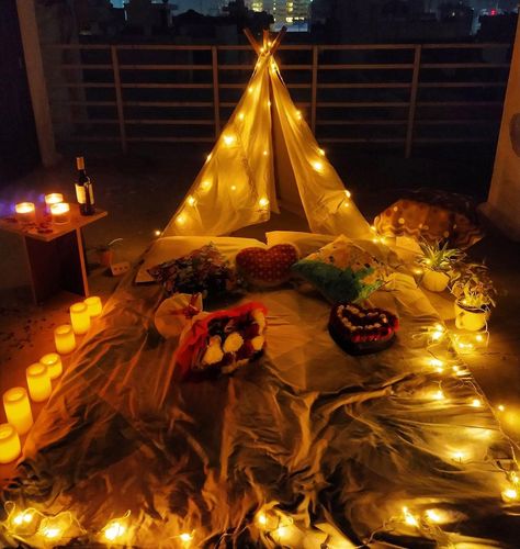 Floor Date Night, Date Setup At Home, Date Night Setup, Date Setup, Romantic Stuff, At Home Date, Beach Date, Romantic Beach, Night Ideas