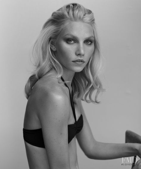 Instinto De Proteccion in Harper's Bazaar Spain with Aline Weber - (ID:33868) - Fashion Editorial | Magazines | The FMD #lovefmd Aline Weber, Img Models, Harper’s Bazaar, Blonde Women, Beauty Editorial, Harper's Bazaar, Harpers Bazaar, Portrait Girl, Marie Claire