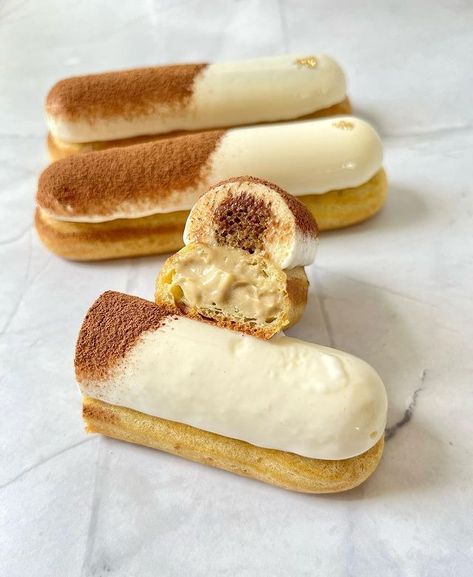 World of Eclairs (@worldofeclairs) • Fotografije i videozapisi na Instagramu Dessert Showcase, Eclair Cream, Eclair Cake, Jello Shot Recipes, Shot Recipes, Bakery Desserts, Coffee Dessert, French Pastries, Cream Puffs