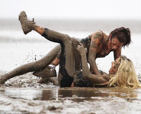 I wanna mud wrestle!!! Essex Girls, Muddy Girl, Dirty Girl, Best Friend Photoshoot, Best Friend Goals, Friend Photoshoot, Best Friend Pictures, Best Friends Photos, Friend Photos