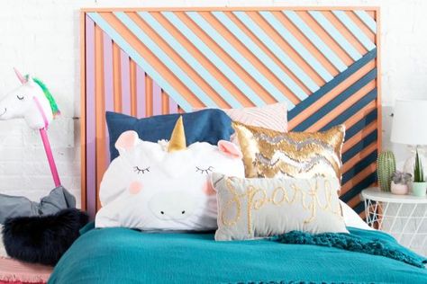 HGTV shows you how to create an easy-to-build geometric wood headboard that adds modern style, personality and color to your bedroom. Upcycled Headboard, Diy Headboard Ideas Easy, Art Headboard, Upcycle Headboard, Picture Headboard, Build A Headboard, Geometric Headboard, Build A Murphy Bed, Craft Trends