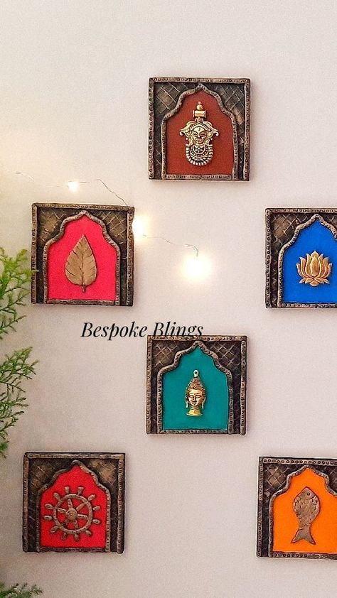 Prabhavali Design, Wall Plate Decor, Diy Wall Hanging Crafts, Art Deco Curtains, Indian Wall Decor, Mural Art Design, Drawing Room Decor, Antique Wall Decor, Ganpati Decoration Design