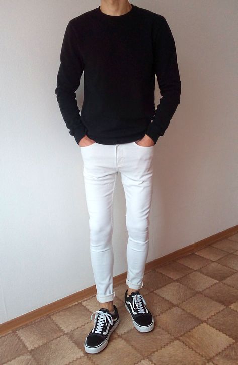 vans old skool white skinny jeans boys guys outfit | vans love #vans #vansoldskool #skinnyjeansboys Men Outfits Casual Summer, White Vans Outfit, Old Man Outfit, Vans Old Skool White, Outfit Vans, Comfy Jeans Outfit, Jeans Outfit Men, Black Leather Biker Jacket, Relaxed Outfit