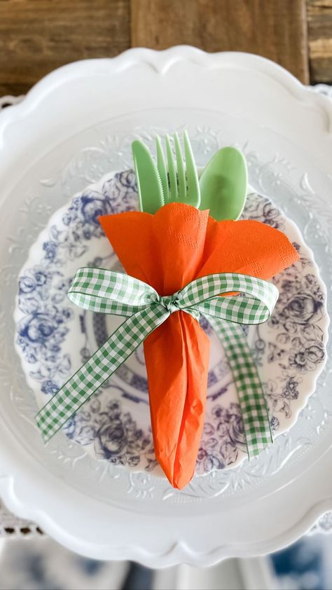 jenbryantdesign on Instagram: 🥕🍴Carrot cutlery packets for an Easter lunch?! I’m saying Yes! 🐰 🐣🌸 I love spring so much when all the colors start to come back to life!… Easy Easter Place Settings, Carrot Napkin Utensils, Easter Lunch Table Settings, Carrot Themed Party, Easter Lunch Table, Easter Table Setting Ideas, Easter Table Decor Ideas, Kids Easter Table, Lunch Table Settings