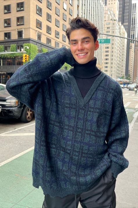 Balenciaga MytheresaMen Christmas Outfit Ideas For Men, Jacob Rott, Fall Travel Outfit, Fall Wardrobe Essentials, Pullover Sweater Men, Travel Outfits, Estilo Preppy, Fashionista Clothes, Fall Travel