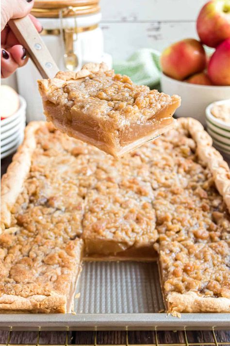 Apple Slab Pie - This party pie is perfect for serving a crowd with its sheet pan style. Juicy apple pie filling is topped on a tender flaky crust and finished off with a buttery crumb topping. Each square will melt in your mouth! Juicy Apple Pie, Apple Slab Pie Recipe, Best Apple Pie Recipe, Apple Pie Bars Recipe, Slab Pie Recipes, Dutch Apple Pie Recipe, Apple Slab Pie, Apple Pie Recipe Easy, Homemade Apple Pie Filling