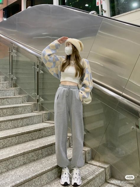 Airport Outfit Fashion, Clean Casual Outfits, Korean Lazy Outfit, Korean Dancer Outfit, Dancer Style Outfits, Ulzzang Comfy Outfit, Pastel Clothes Outfits, Korean Sporty Outfits, Aesthetic Sporty Outfit