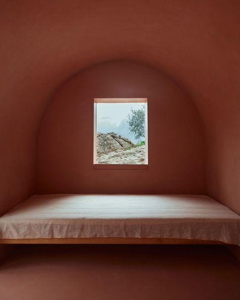 Kinfolk Magazine (@kinfolk) • fotos e vídeos do Instagram The Pink House, Kinfolk Magazine, Country Modern, Pink House, Pink Houses, Country Decor, Breathtaking Views, The Pink, Cityscape