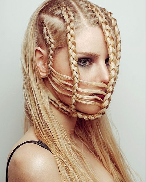 I just found this in the hairstyles section and wondered who on earth would ever do this!!!? Crazy Braided Hairstyles, Crazy Braids Hairstyles, Crazy Braids, Small Box Braids, Avant Garde Hair, Seth Macfarlane, Braided Hairdo, Makeup Hacks Beauty Secrets, Editorial Hair