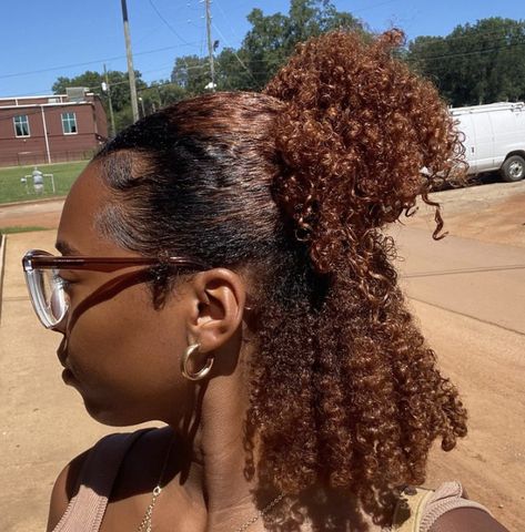 Honey Gold Brown Hair, Cream Colour Combinations Dress, Afro Hair Dye Ideas, Honey Brown Hair Dark Skin, Brown Natural Hair Black Women, Colored Natural Hair For Black Women, Honey Brown Hair Black Women, Dyed 4c Natural Hair, Honey Brown 4c Hair