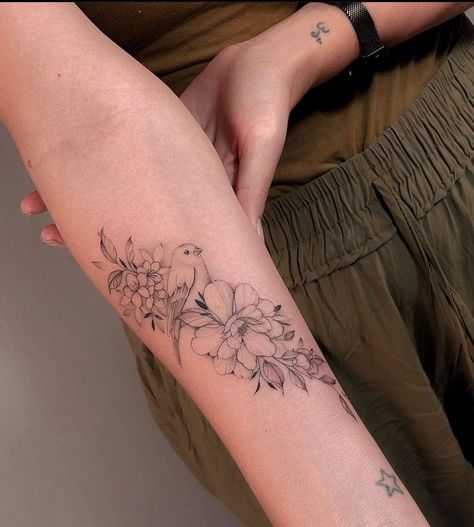 Sparrow Floral Tattoo, Women’s Forearm Tattoo Simple, Tattoo Birds And Flowers, Bird In Flowers Tattoo, Wildflower And Bird Tattoo, Robin And Flower Tattoo, Bird Arm Tattoos For Women, Robin Tattoo Ideas, Bird With Flowers Tattoo