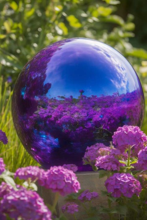 How to Make Gazing Balls For Your Garden - Mental Scoop Bowling Balls Garden Yard Art, Bowling Ball Crafts, Bowling Ball Garden, Bowling Ball Yard Art, Bowling Ball Art, Gazing Balls, Yard Ideas Backyard, Garden Globes, Garden Balls