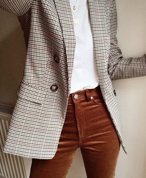 Look Winter, Paris Mode, Winter Mode, Blazer Outfit, Mode Casual, Modieuze Outfits, Fashion 101, Plaid Blazer, Work Attire