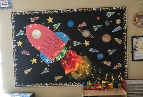 Space themed bulletin board with rockets and planets Team Bulletin Board, Star Bulletin Boards, Space Bulletin Boards, Elementary School Bulletin Boards, High School Bulletin Boards, College Bulletin Boards, School Board Decoration, Stem Lab, Preschool Bulletin