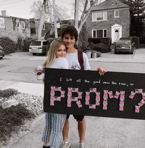 Harry Raftus, Girlfriend Proposal, Cute Prom Proposals, Aaron Johnson, Boy Best Friend, Perfect Boyfriend, Prom Proposal, Boy Photography Poses, Tumblr Boys