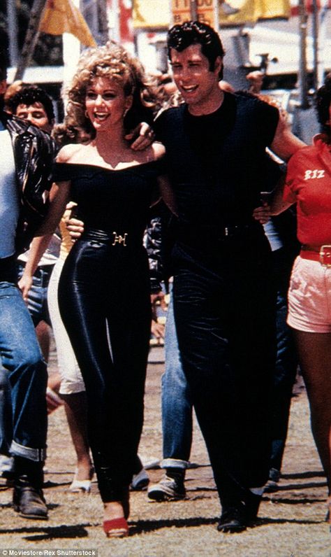 Halloween Costumes Aesthetic, Sandy And Danny, Look Disco, Grease Costumes, Sandy Grease, Grease Movie, Red Sandals Heels, Victoria Secret Models, Looks Party