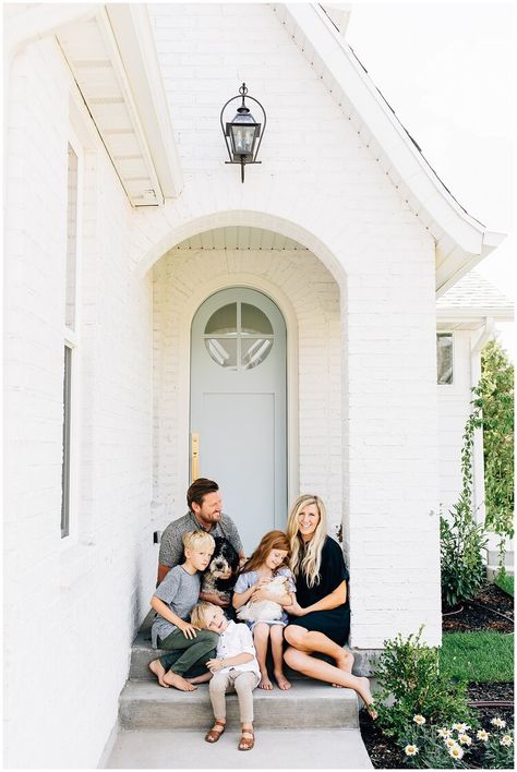 Porch Pictures Family, Front Porch Family Pictures, Backyard Family Photos, Family Photos In Home, In Home Family Photos, Zentangle Patterns For Beginners, Family Session Poses, Indoor Family Photos