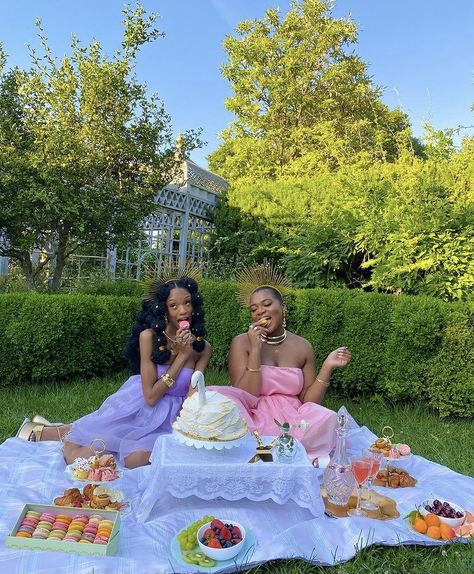 Birthday Picnic For Two, Fairy Picnic Ideas, Fairy Picnic Outfit, Cottage Core Birthday Theme, Fairy Birthday Party Ideas Aesthetic, Fairy Aesthetic Party, Fairy Birthday Aesthetic, Black Women Tea Party, Picnic Party Aesthetic