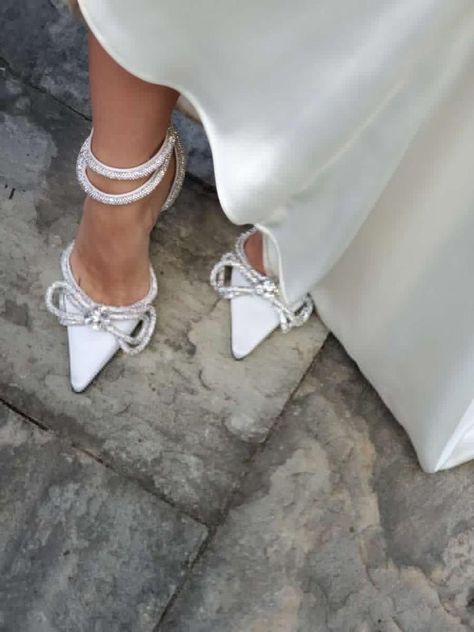 Mach Mach Shoes Wedding, Wedding Heels Brides, Garden Wedding Aesthetic, Bow Wedding Shoes, Italian Garden Wedding, Simple Wedding Gowns, Garden Theme Wedding, Bow Wedding, Civil Wedding Dresses