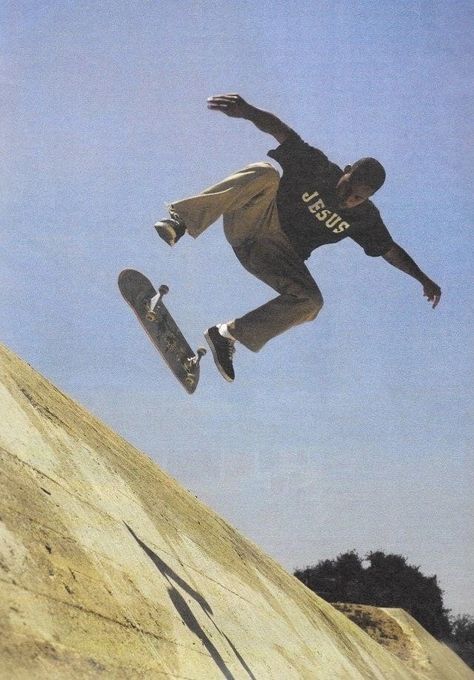 Ray Barbee, Skate Photography, Skateboard Photos, Skate Vibes, Skate Aesthetic, Whatsapp Wallpapers Hd, Skateboard Pictures, Skateboard Aesthetic, Skate Photos