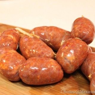 Cómo Hacer Chorizo Mexicano | Recetas de Comida Mexicana Mexican Canapes, How To Make Chorizo, Mexico In My Kitchen, Homemade Chorizo, Chorizo Recipe, Latino Food, Homemade Sausage Recipes, Authentic Mexican Recipes, Mexican Chorizo