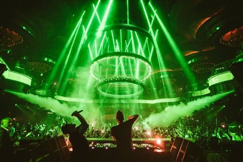 Showtek showing Omnia Las Vegas how it's done. Omnia Nightclub, Edm Concert, Vegas Girls Trip, Las Vegas Night Clubs, Vegas Nightlife, Nightclub Design, Caesars Palace, Concert Stage, Event Production