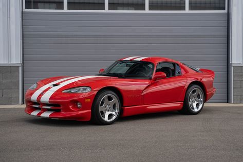 Hood Rich, Cars Pics, Dodge Viper Gts, Dodge Cars, Red Sports Car, Viper Gts, Iconic Cars, Cars Design, Dream Vehicles