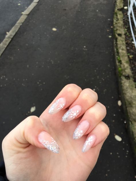 Sparkly snowflake Almond nails. Glittery Snowflake Nails, Pink Chrome Snowflake Nails, Snowflake Nails Almond Shape, Almond Snowflake Nails, Sparkle Snowflake Nails, Sparkly Snowflake Nails, Snowflake Almond Nails, Silver Snowflake Nails, Glitter Snowflake Nails